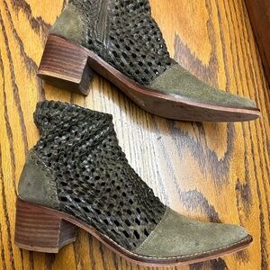 Free People western, woven loop boots in olive green Size 39
